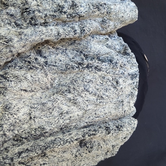 Cabi Chinchilly Faux Fur Frosted Button Jacket Medium - Picture 4 of 9